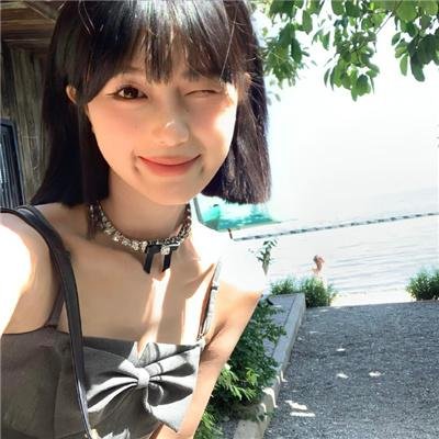 穿盔甲的少女